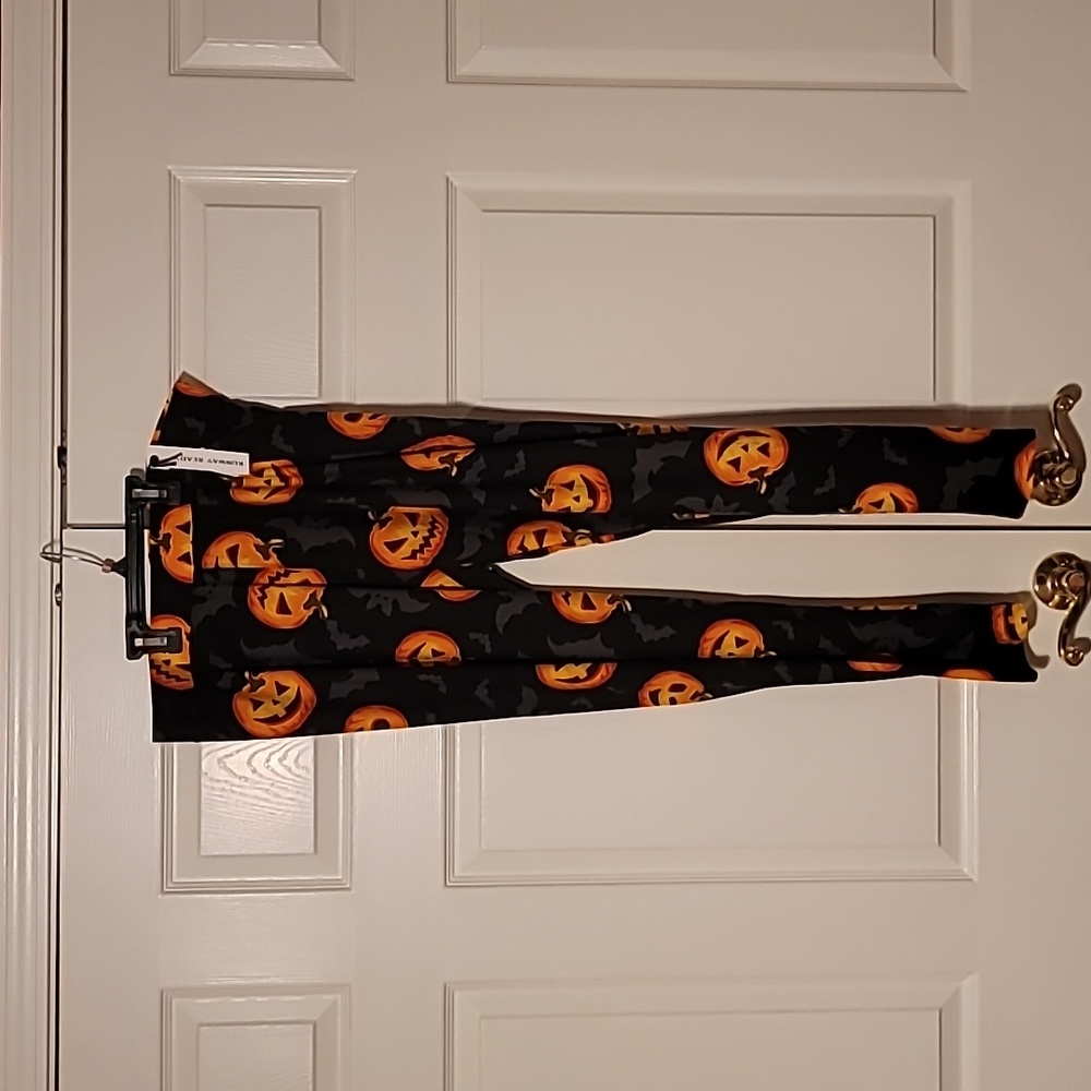 Runway Ready halloween pumpkin leggings size XL